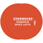 Taza de café junto a una cápsula de especias de calabaza Dolce Gusto
